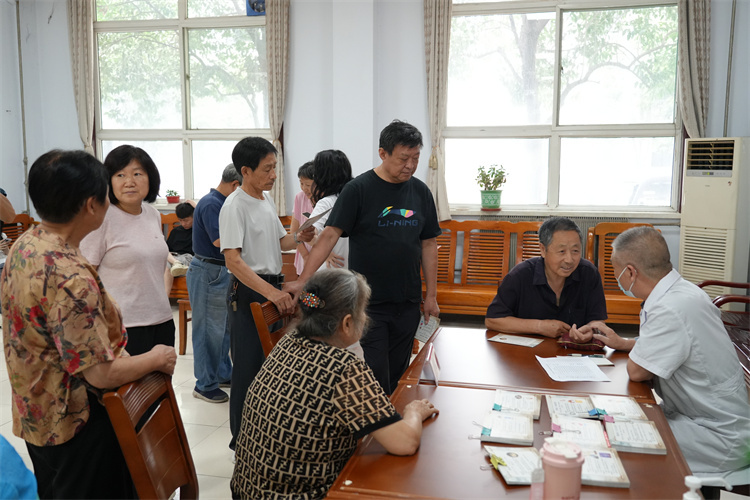 企地?cái)y手愛心義診 共筑社區(qū)健康防線——二勘院有限公司、澮濱街道澮濱街南社區(qū)、侯馬市中醫(yī)院聯(lián)合開展義診活動(dòng)