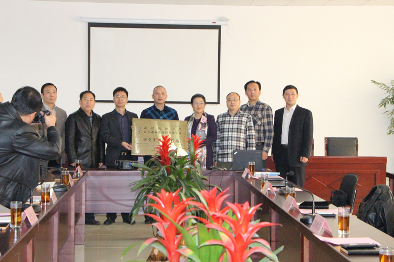 Wuhan Textile University-Chunlan Textile Industry-University-Research Cooperation Fair