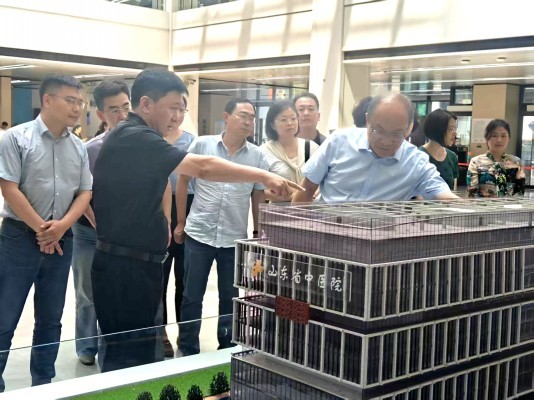 我院黨委書記、院長王云強等一行十九人到山東省中醫(yī)院交流學(xué)習(xí)
