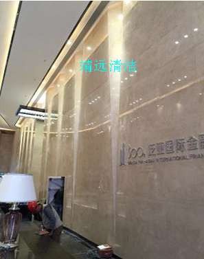 清洗昆明市最高的幕墙玻璃