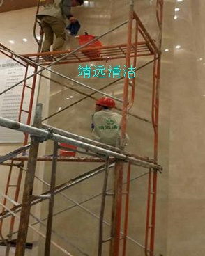 清洗昆明市最高的幕墙玻璃