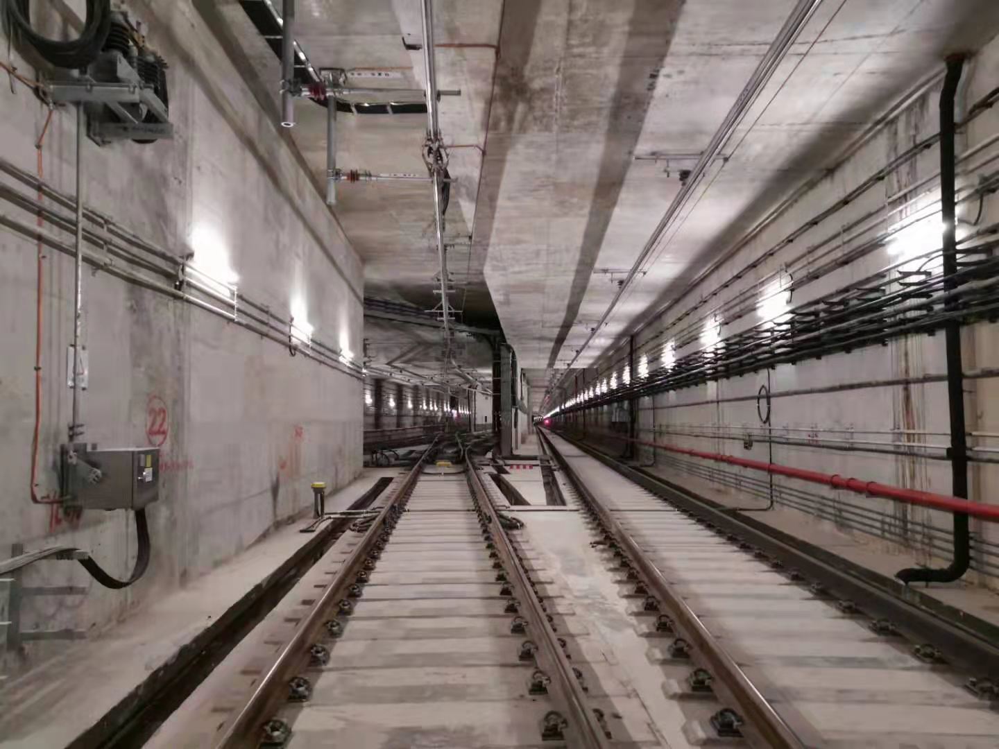 公司生产的岔枕在南宁地铁三号线施工现场