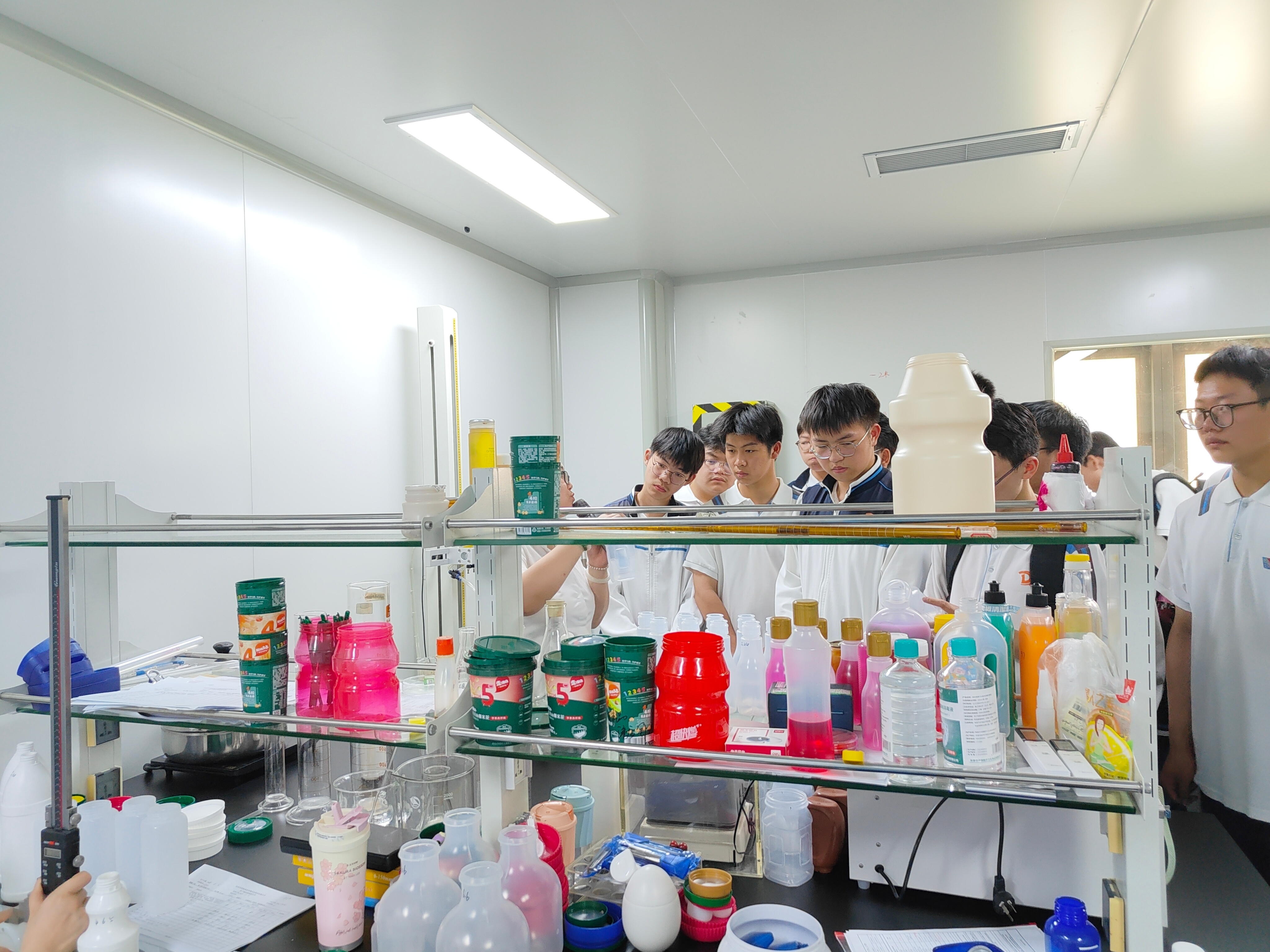 产教融合·智造未来 | 黄岩职教学子亿万28研学，，，，，，共赴工业新征程_塑料罐头瓶_调味品容器_塑料饮料瓶_食物塑料容器_亿万28