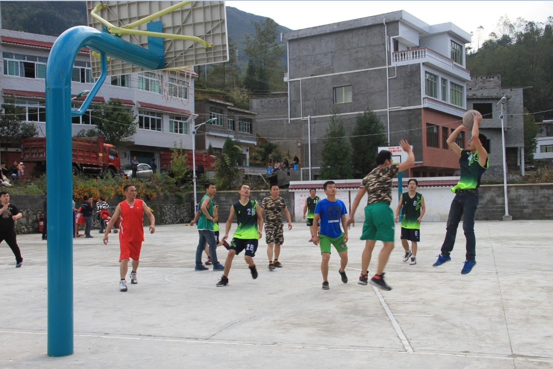 众一金彩黔和珠藏分局举行篮球友谊赛