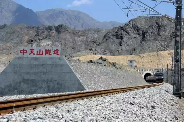 Zhongtianshan Tunnel Project of South Xinjiang Line