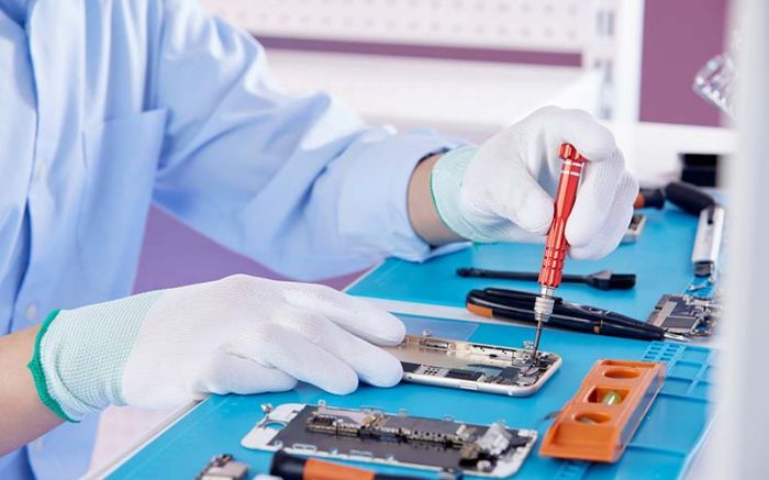 Which latex or nitrile gloves have good puncture resistance?