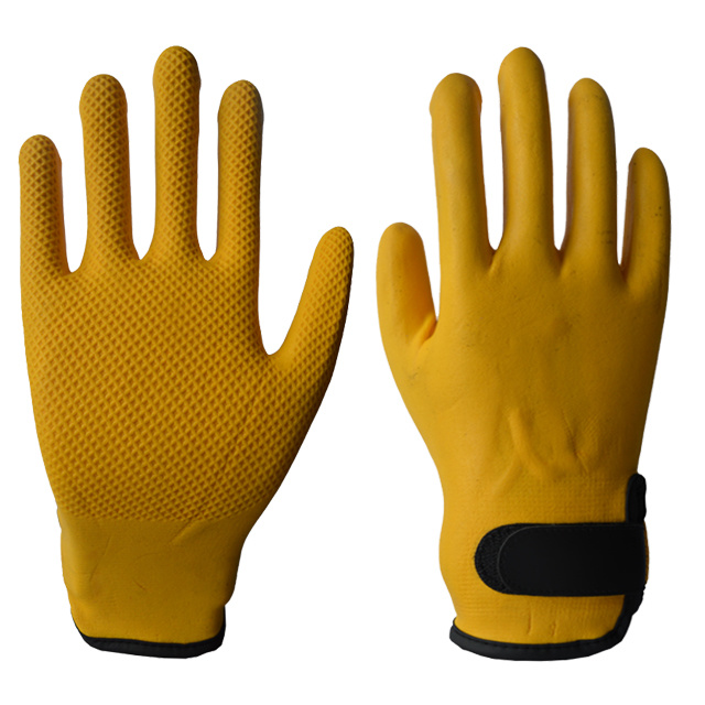 Top Features to Look for in Protective Gloves for Warehousing Operations