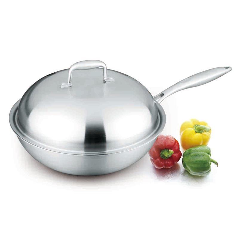 Enjoy multi-purpose steaming wok