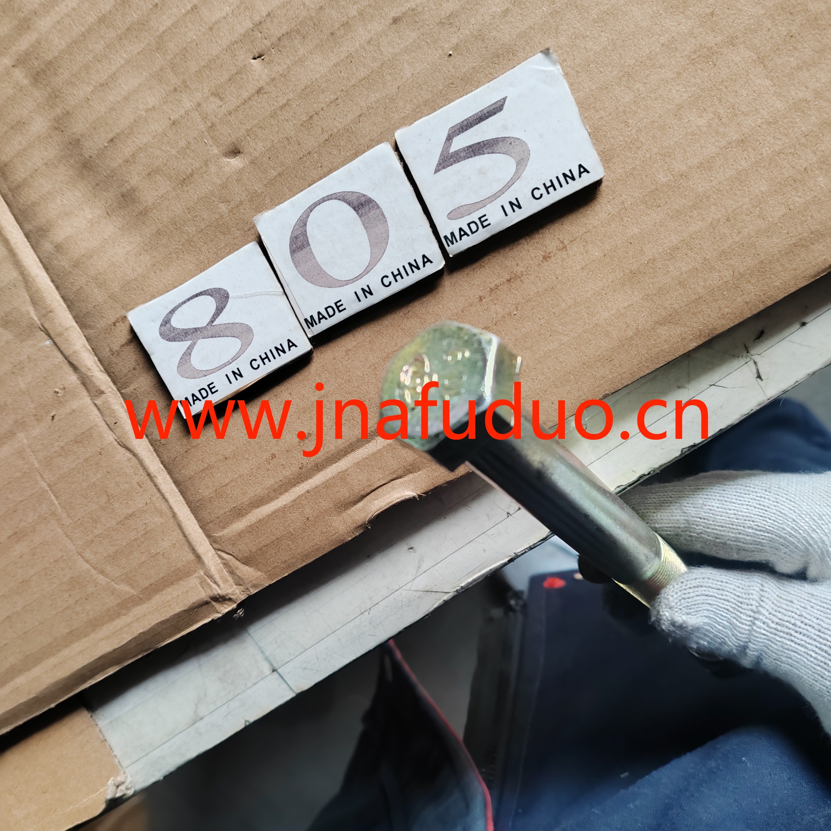 Q151B20200	Болт реактивной тяги M20х210мм Howo