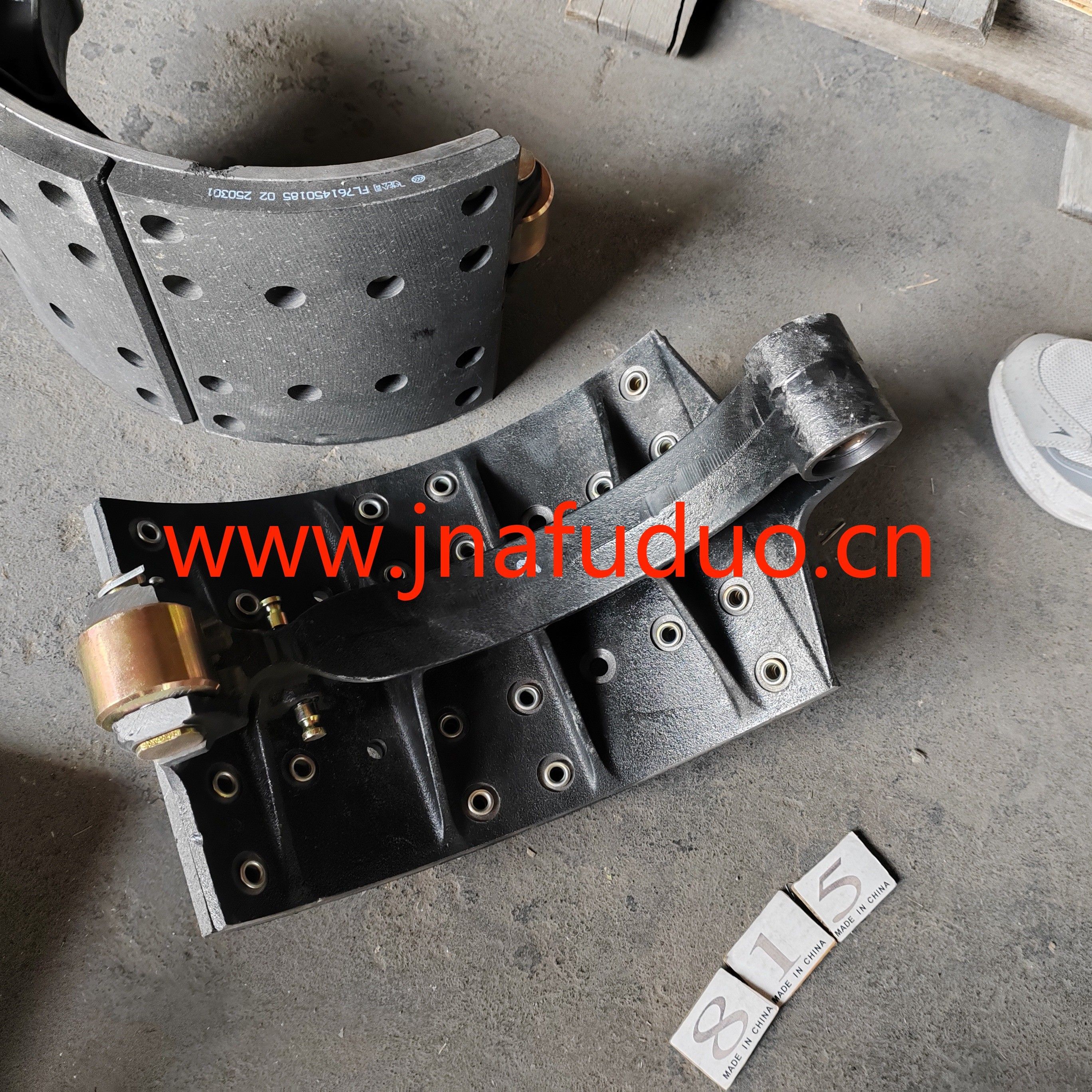 AZ7117451220/1221	Колодка тормозная задняя в сборе T5G