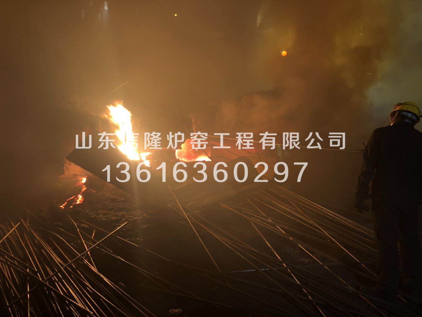 高炉放残铁指的是一种钢铁厂对高炉的一种修复方法。  一般钢铁厂的高炉在经过长时间的使用之后会出现冷却壁破损的情况，这种破损需要及时修复，否则会造成炉壳变形，比如出现鼓包、或者是焊缝开裂，这些都会对后期的生产造成比较大的安全隐患。