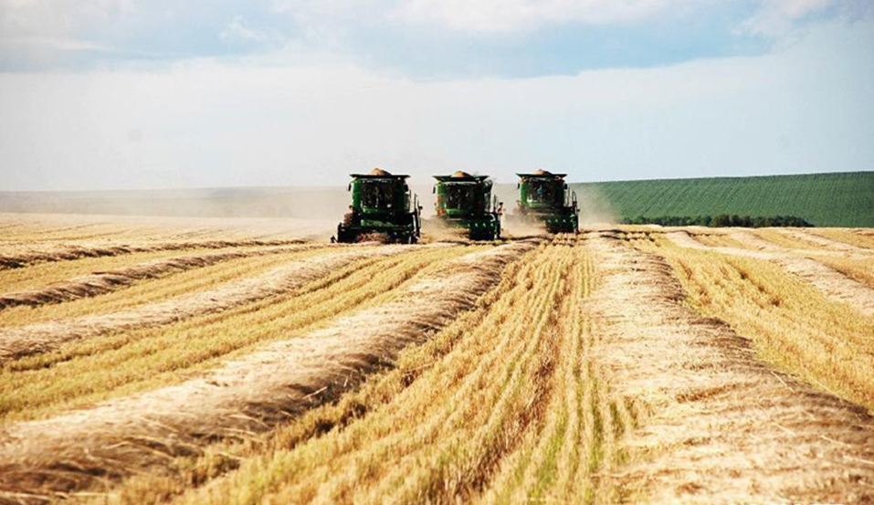 Promote the development of agricultural mechanization and improve the level of modern agricultural equipment