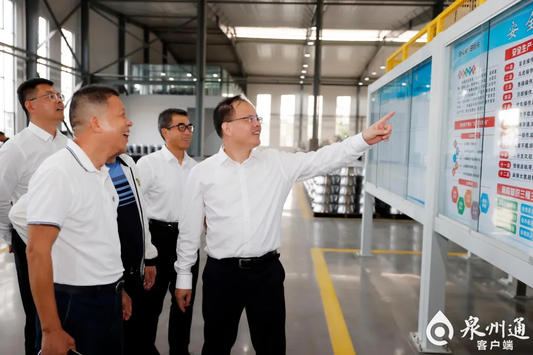 Mayor Cai Zhansheng of the municipal government and his delegation visited Shenlika Aluminum in Luncang Town for research