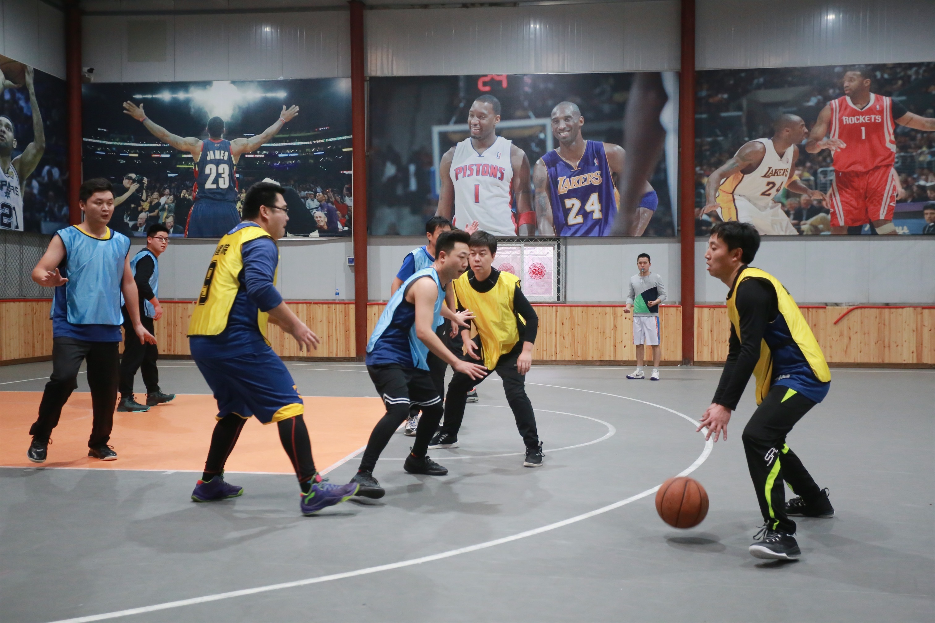 举办“城建院第一届春季篮球联赛”