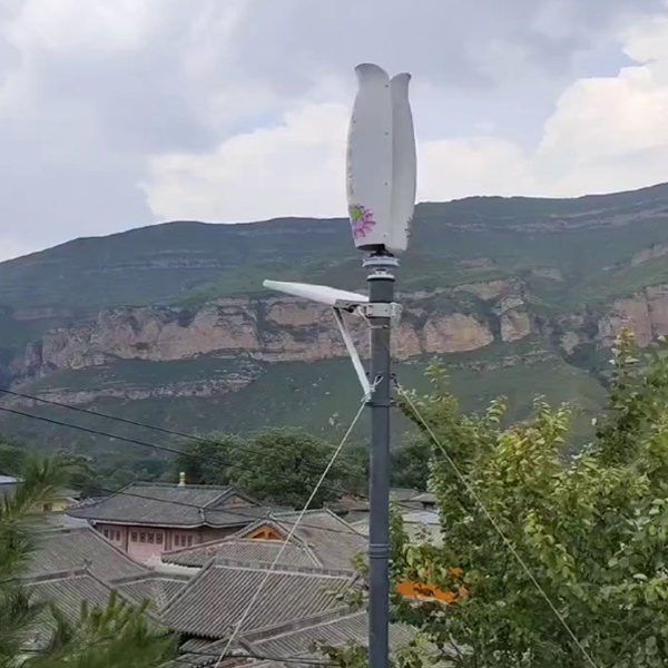 Smart streetlights with complementary scenery