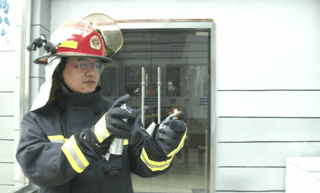 防晒喷雾灌装厂家.gif