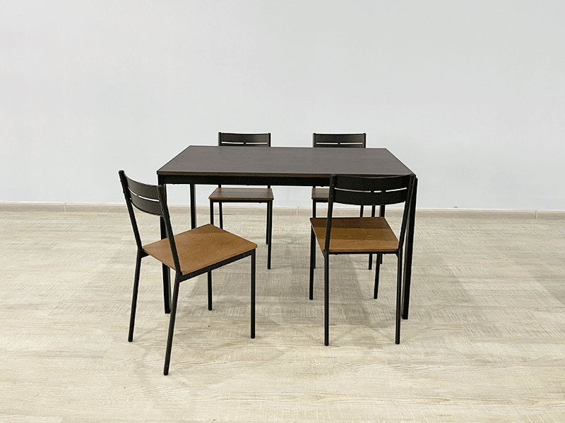 Senberg tables and chairs