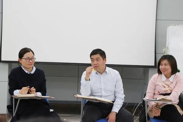 公司組織召開(kāi)周年慶銷售分析會(huì)