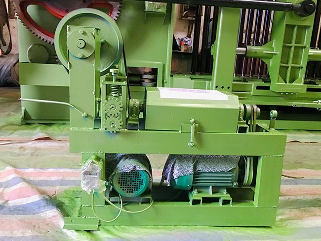 Wire straightening machine