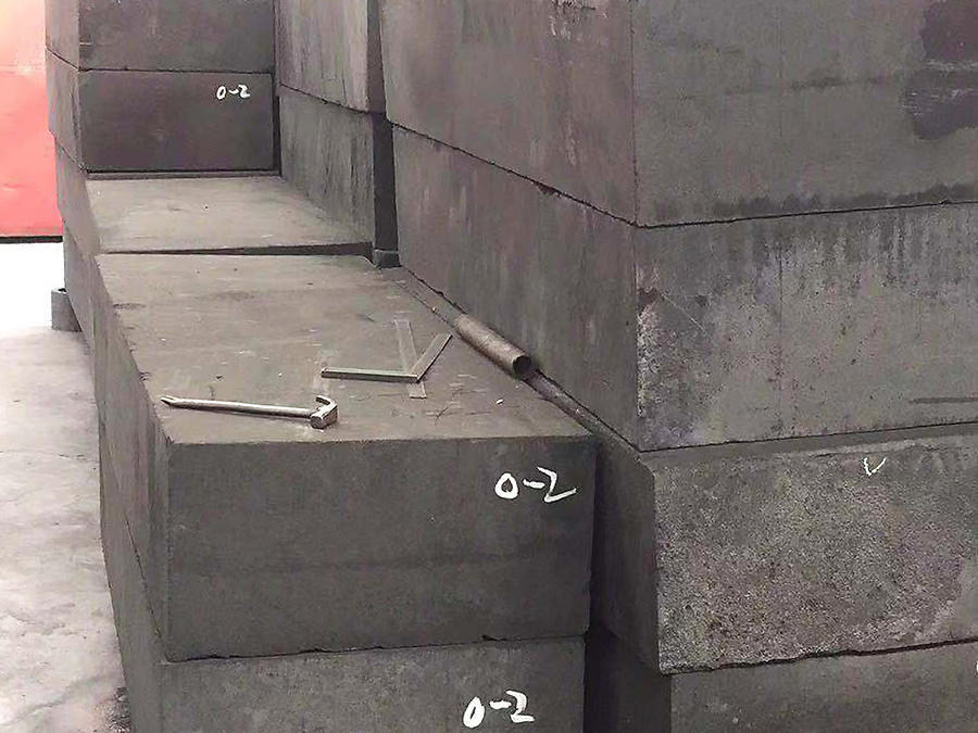 石墨材料