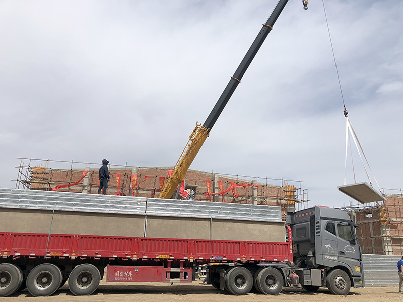 河南息县粮仓钢骨架轻型屋面板项目进行中