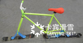 雪地滑板車