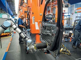 汽车制造业中的 协作式机器人