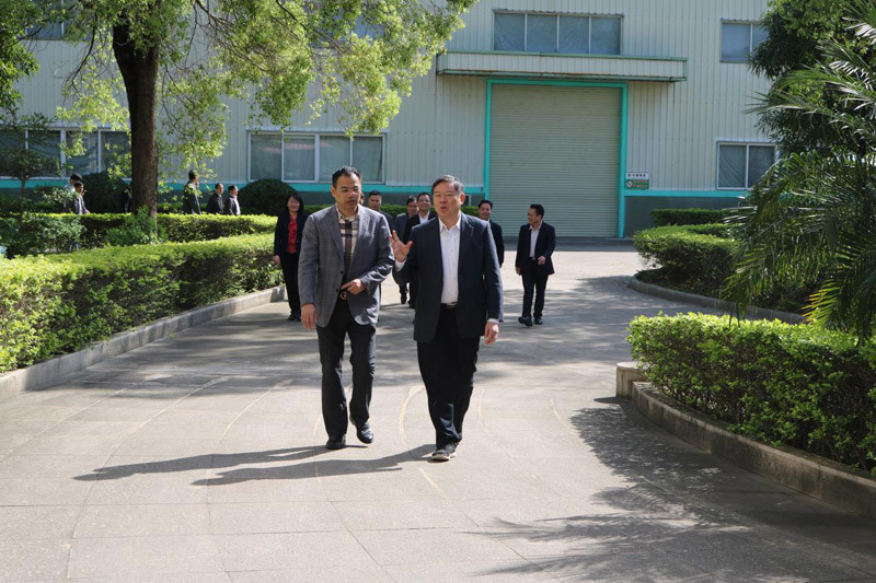 自治区人大常委会张秀隆副主任到宇峰公司调研