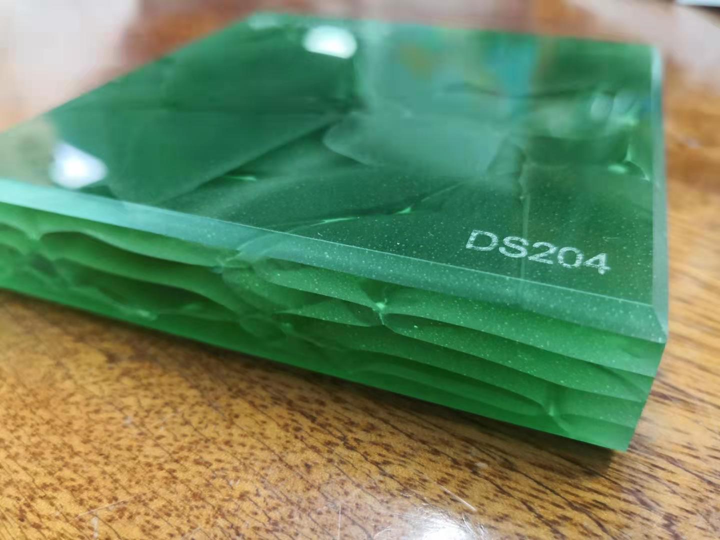 DS204 - Emerald Green Glass