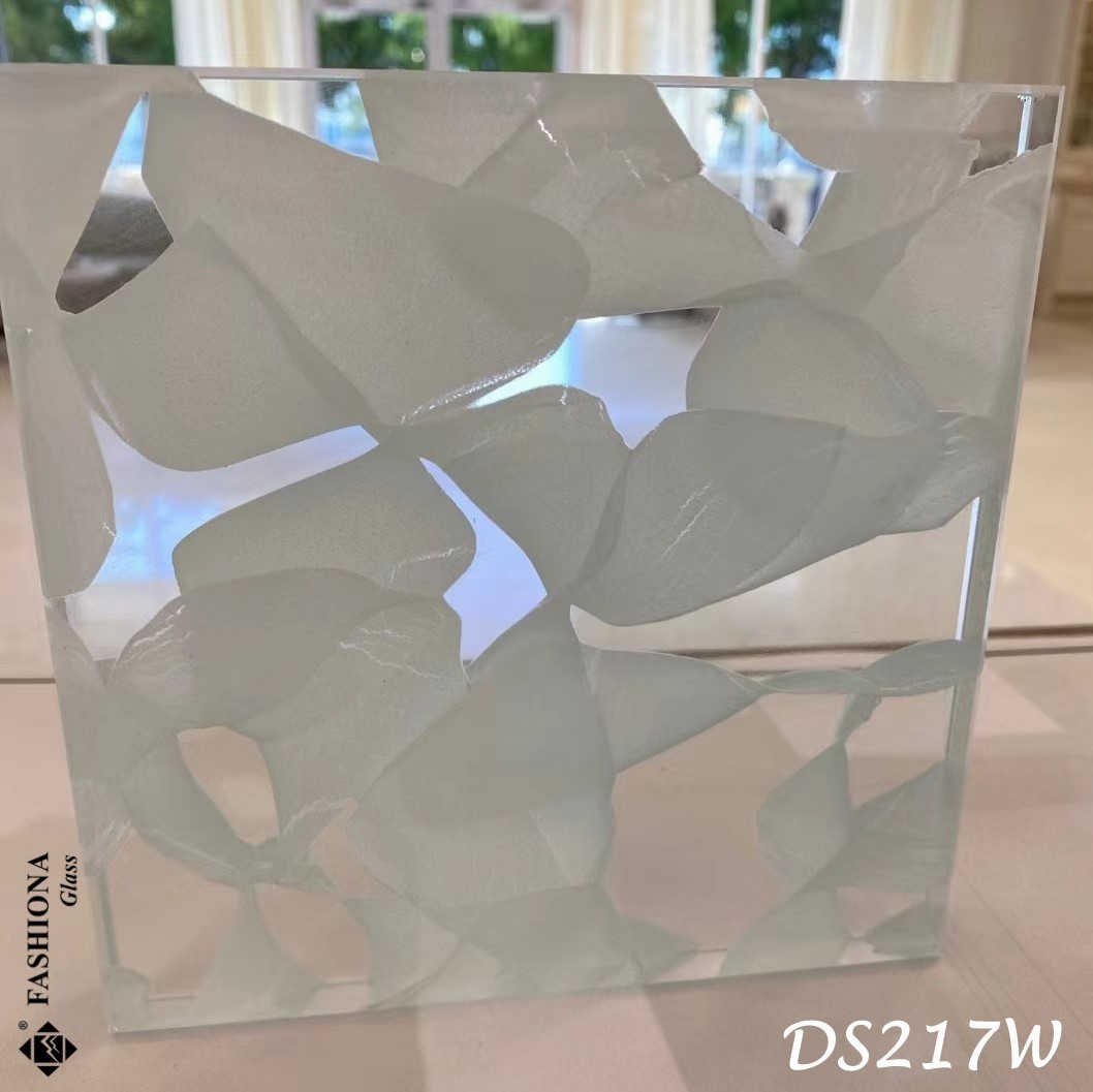 DS217 - Snowflake Glass