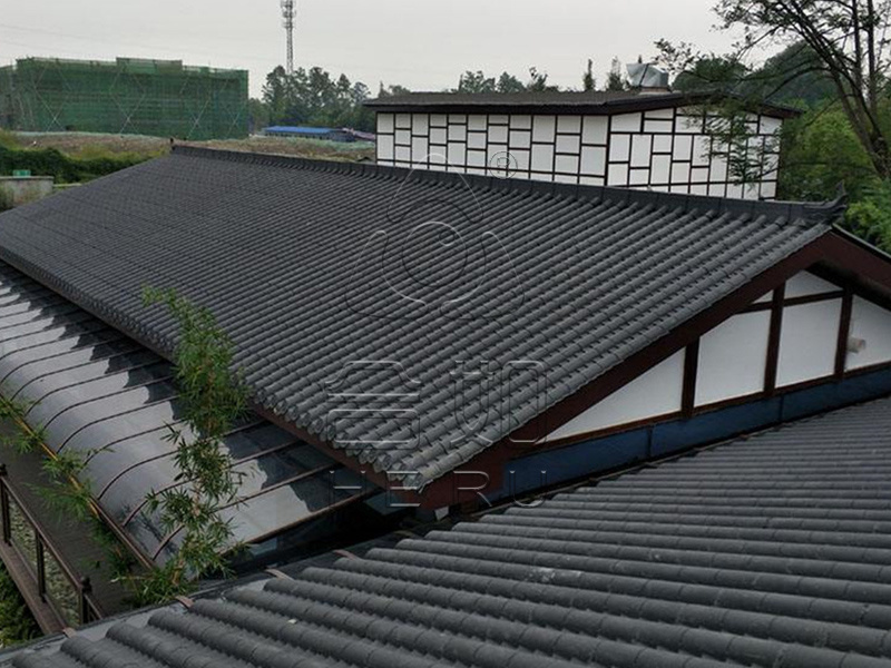 仿古瓦厂家：为什么新型复合彩陶瓦施工费用低？？？？？？？？