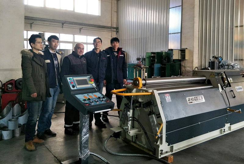Veneer reeling machine Veneer reeling machine