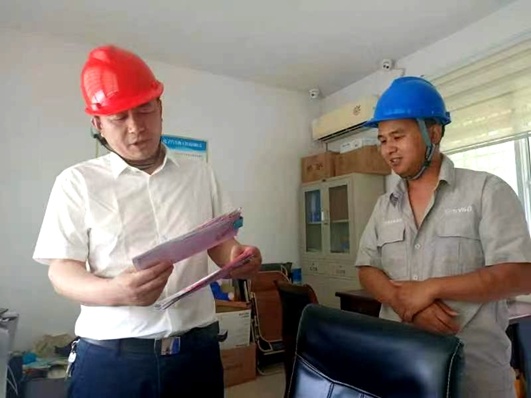 吳高波同志檢查夏糧收購(gòu)工作并看望慰問一線職工