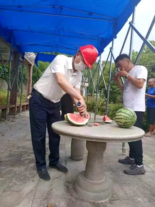吳高波同志檢查夏糧收購(gòu)工作并看望慰問一線職工