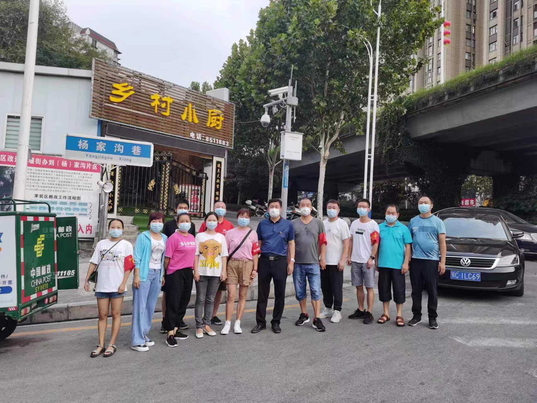 既當(dāng)先鋒兵，又做保障員--市糧油集團(tuán)公司黨員干部職工戰(zhàn)疫情工作