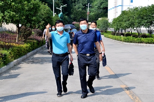 市國資委領(lǐng)導(dǎo)王秋實一行到市糧油集團(tuán)檢查指導(dǎo)安全工作