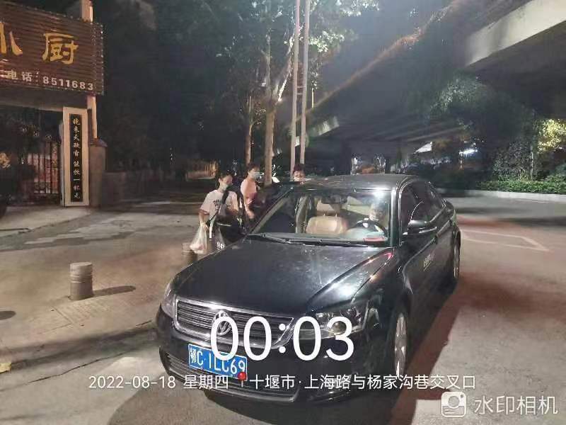 市糧油集團(tuán)公司一線戰(zhàn)疫的后勤兵