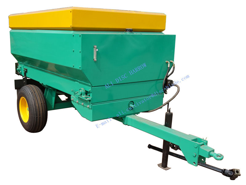 Tractor Dragging Salt Spreader PTO Driven Sand Spreader