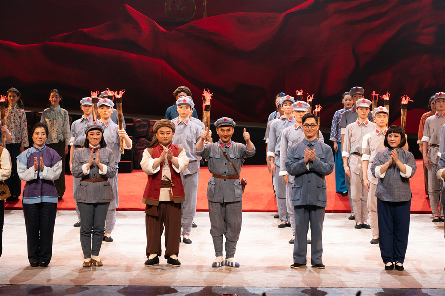 唱英雄贊歌  慶百年華誕—— 新編現代京劇《望紅關》首演