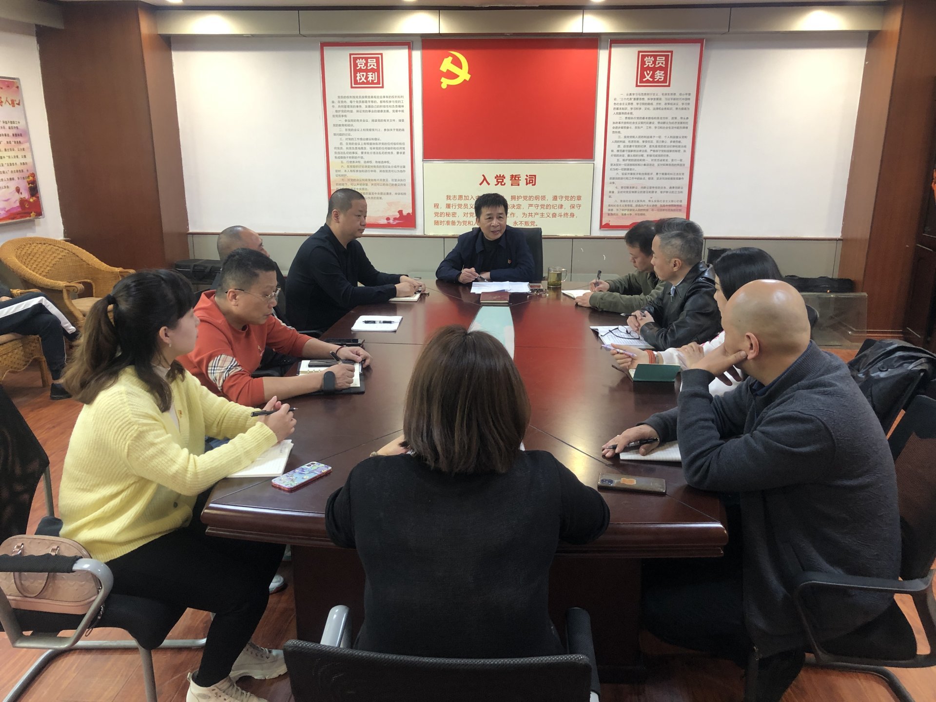 江西省京劇團黨支部召開黨員領導干部會議，傳達學習黨的二十大精神