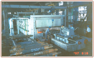 Continuous pusher type low and high heat treatment furnace for 50# steel car shaft 