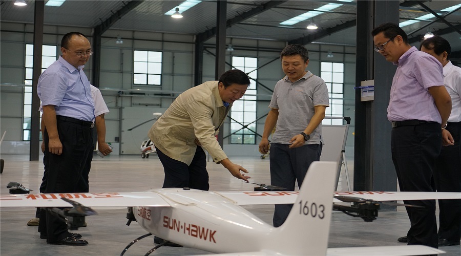 热烈欢迎民航总局及省市相关领导来三和航空参观"