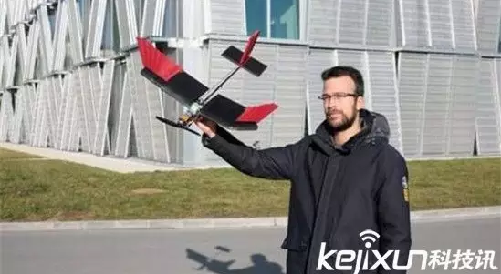 瑞士研究出有“羽毛”的可变翼无人机