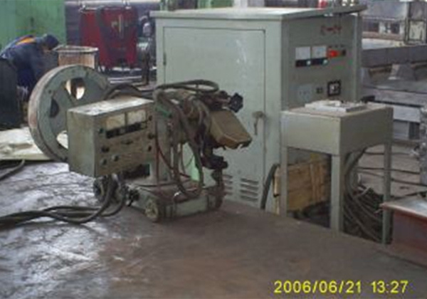 Submerged arc welding machine