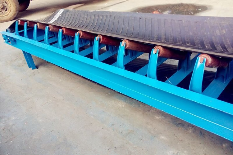 Characteristics of Belt Conveyor Line and Its Application in Light Industry