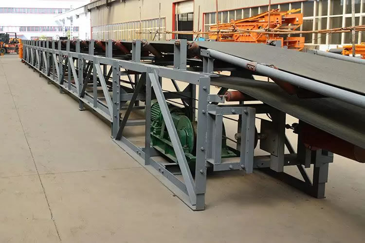 How long is the service life of belt conveyors and how to extend their use