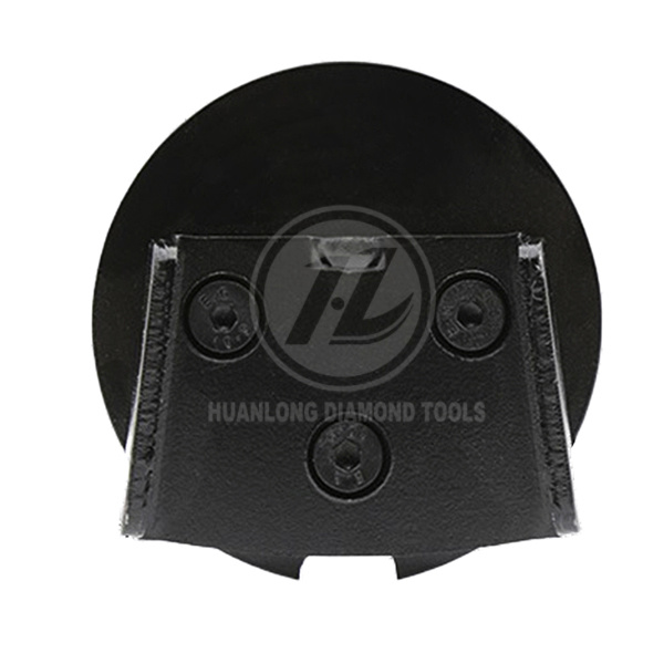 Adaptador de almofadas de polimento de troca rápida instalado no HTC Floor Grinder