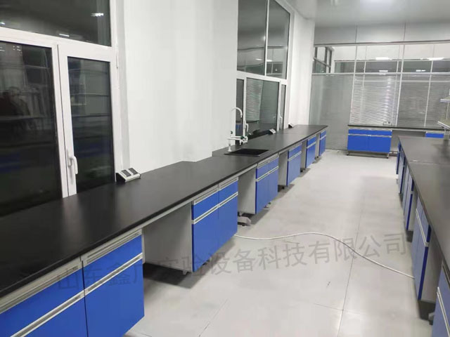 山東德祐電氣公司實驗臺等實驗室家具安裝現場