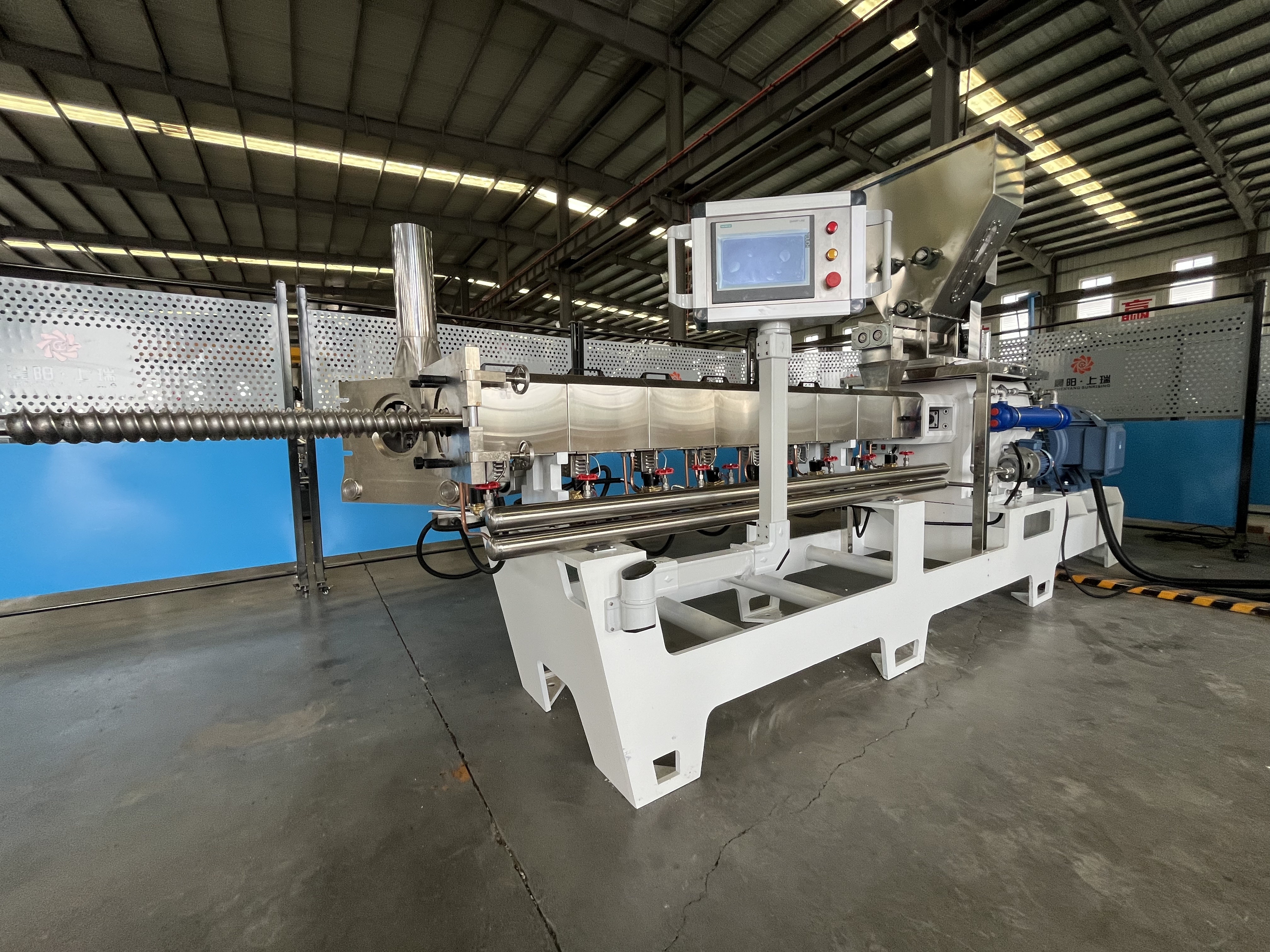 Working principle of twin-screw extrusion puffing machine