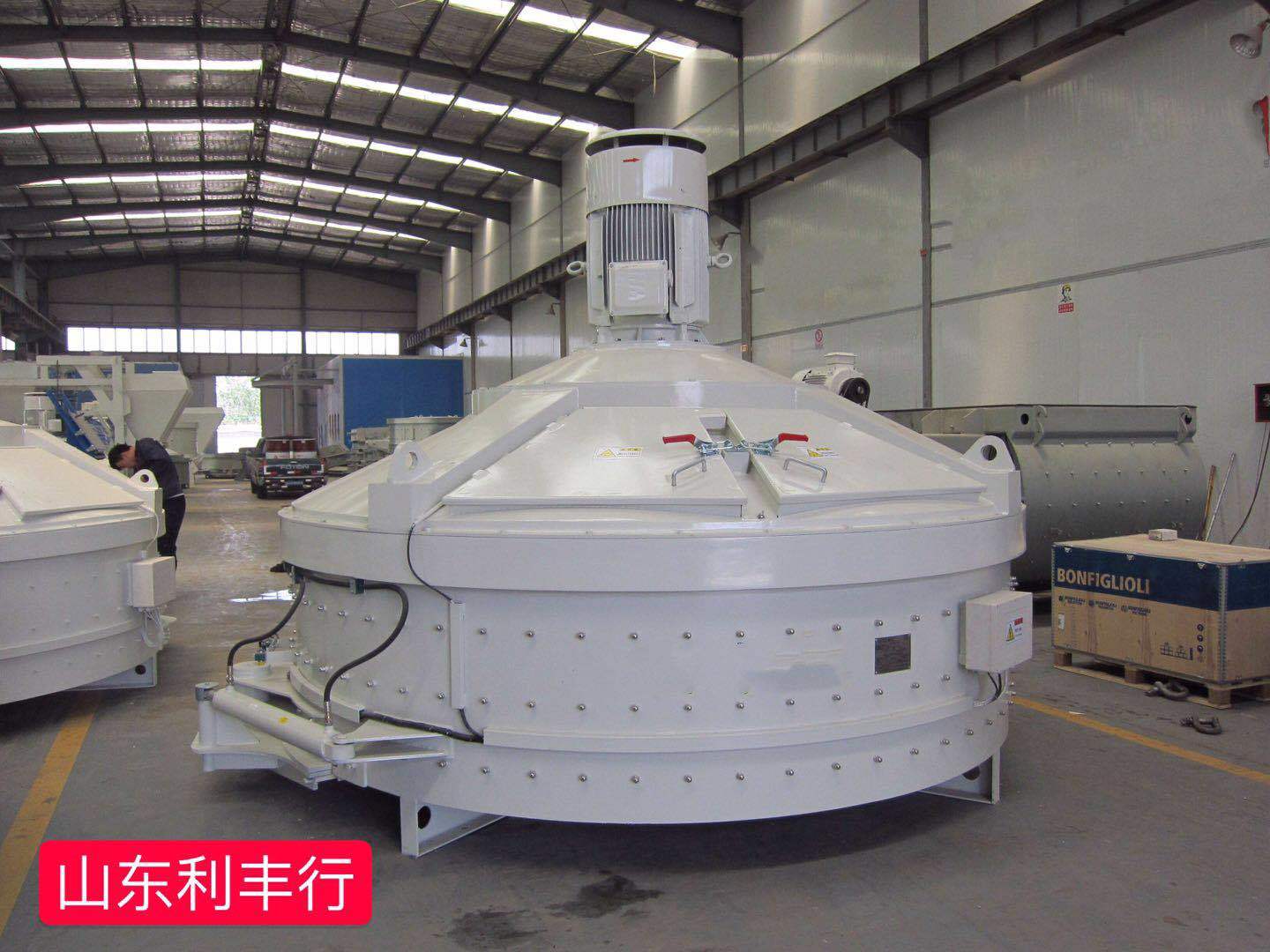 Vertical planetary mixing machine